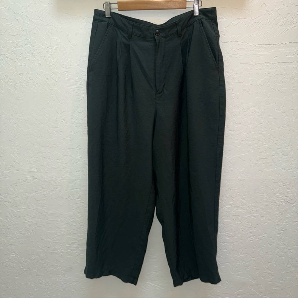 Madewell High-Rise Pleated Cropped Wide-Leg Pants in Forest Green - Picture 2 of 14